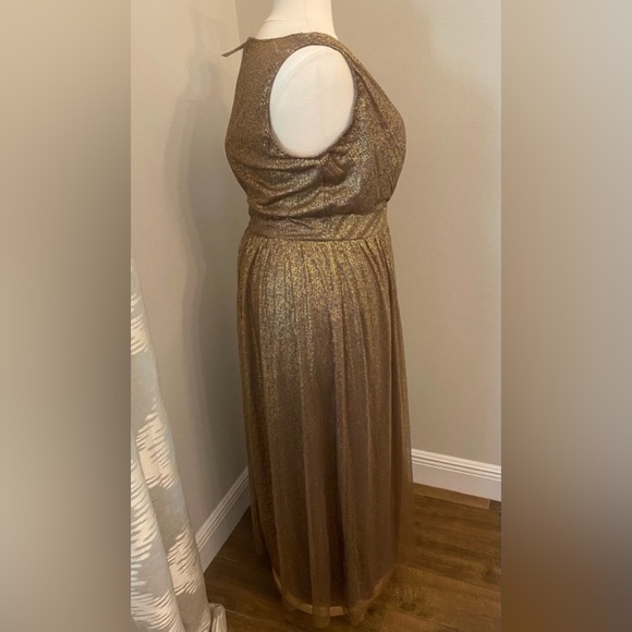 Plus Dress ✨ - Picture 4 of 6